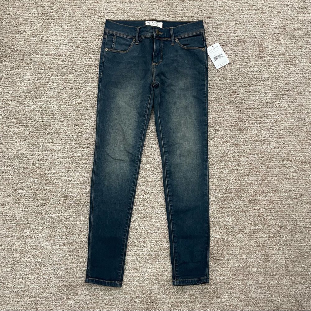 🚨 3 for $25 - FREE People Nwt Crop Jean Ella Wash